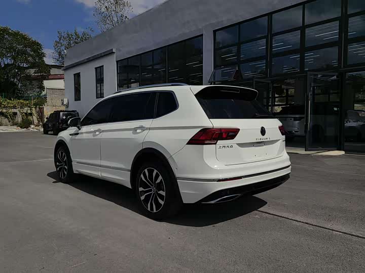 Фото 7 - Volkswagen Tiguan L Pro