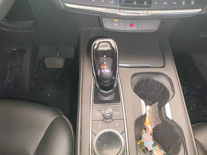 Фото 14 - Cadillac XT4