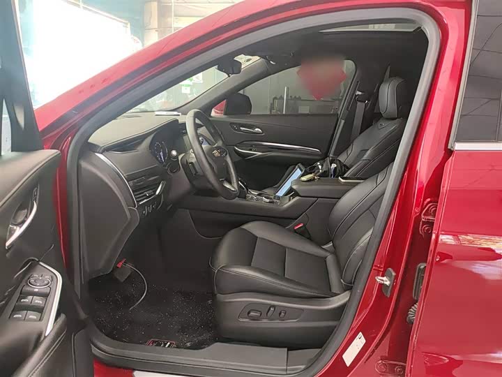 Фото 15 - Cadillac XT4