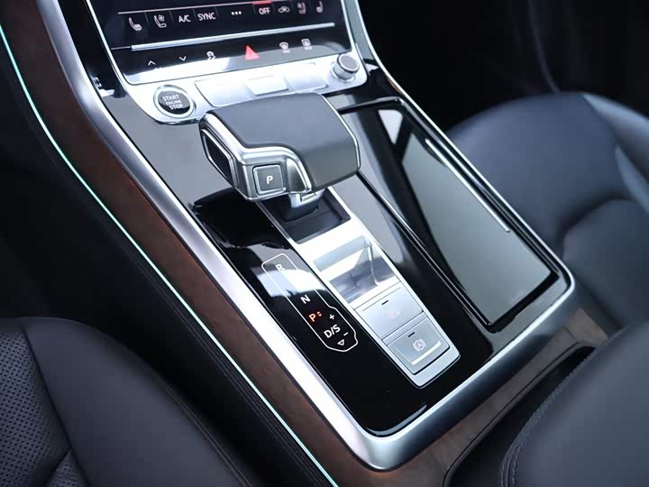 Фото 12 - Audi Q7