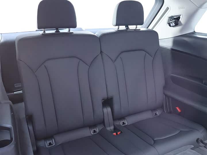 Фото 23 - Audi Q7