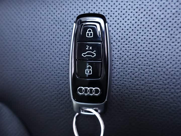 Фото 26 - Audi Q7