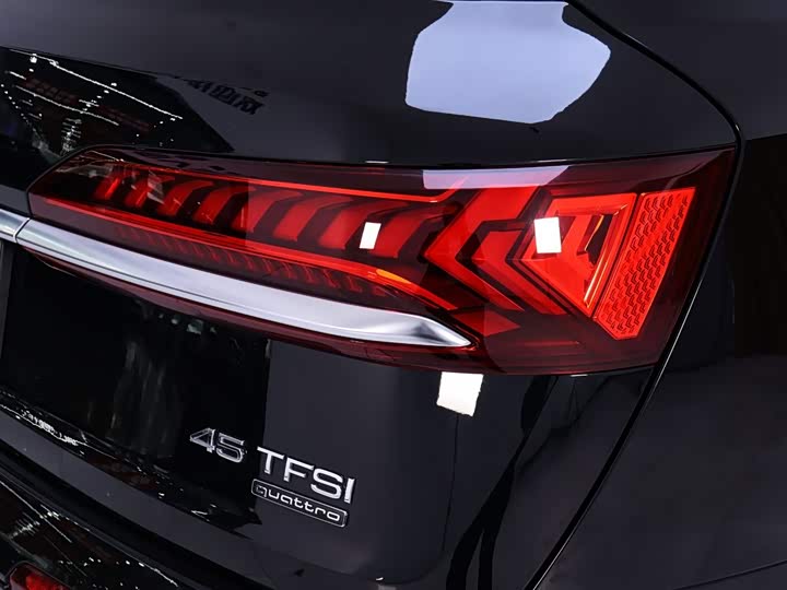 Фото 9 - Audi Q7