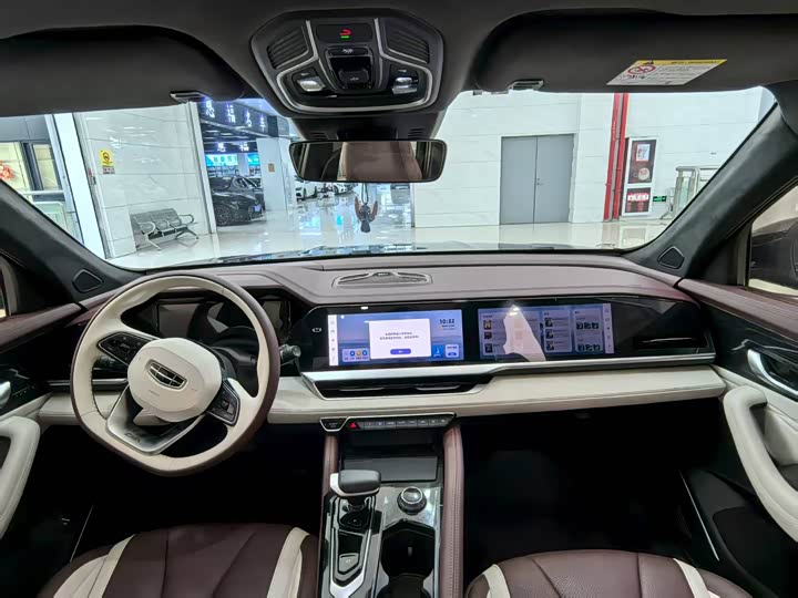 Фото 10 - Geely Monjaro