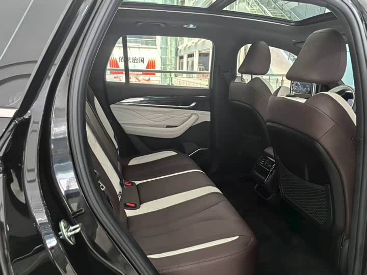 Фото 7 - Geely Monjaro