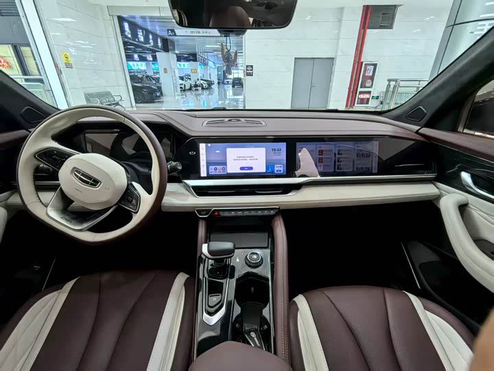 Фото 9 - Geely Monjaro