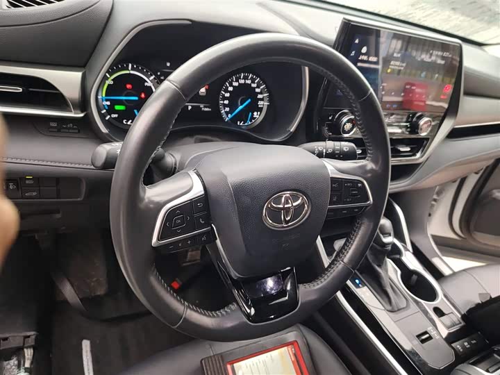 Фото 11 - Toyota Highlander