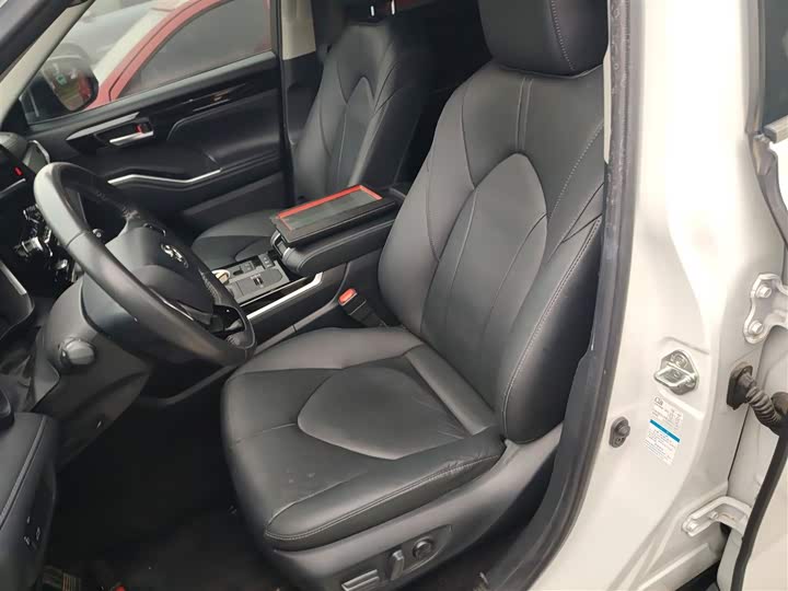 Фото 15 - Toyota Highlander