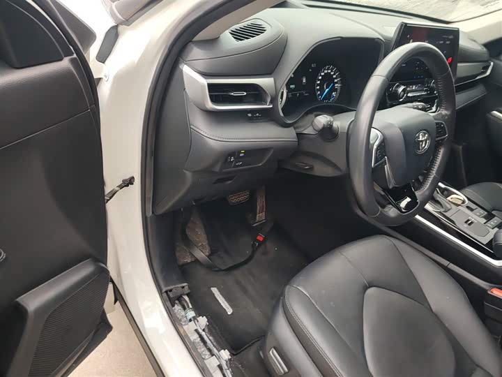 Фото 16 - Toyota Highlander