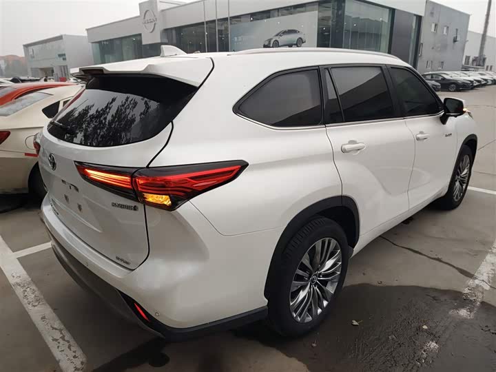 Фото 7 - Toyota Highlander