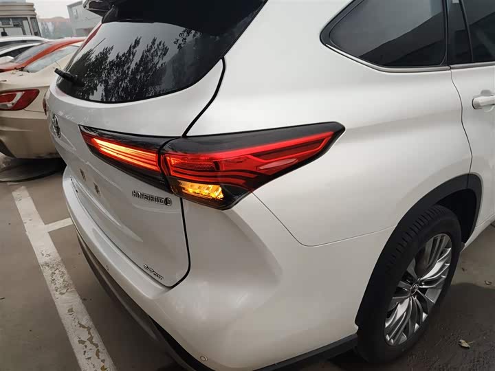 Фото 8 - Toyota Highlander