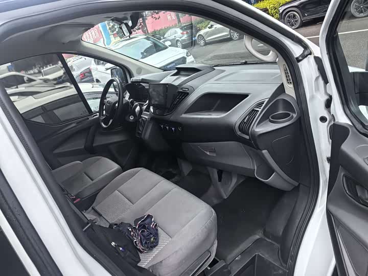 Фото 10 - Ford Transit