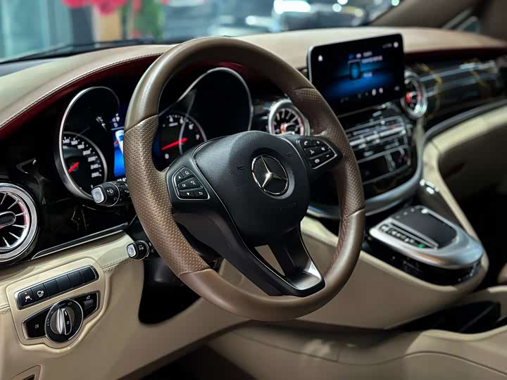 Фото 7 - Mercedes-Benz V-Class