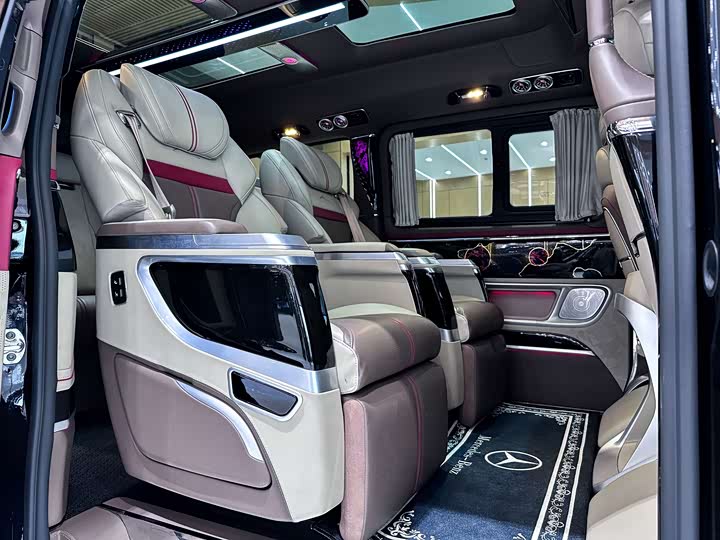 Фото 9 - Mercedes-Benz V-Class