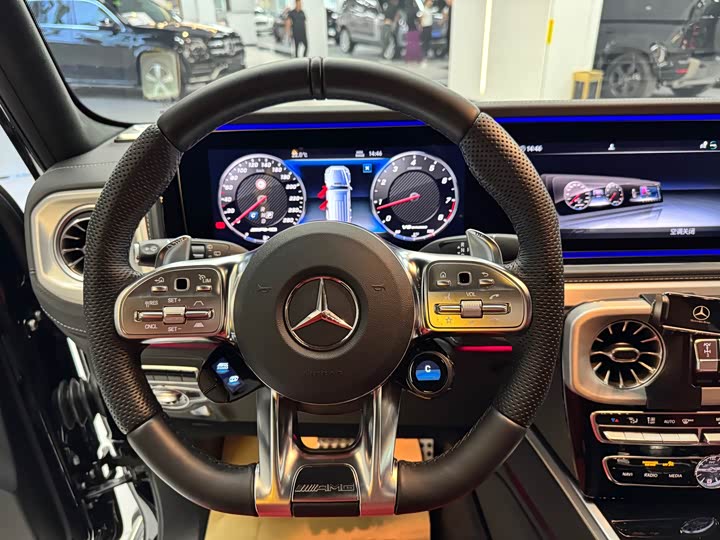 Фото 13 - Mercedes-Benz G-Class AMG