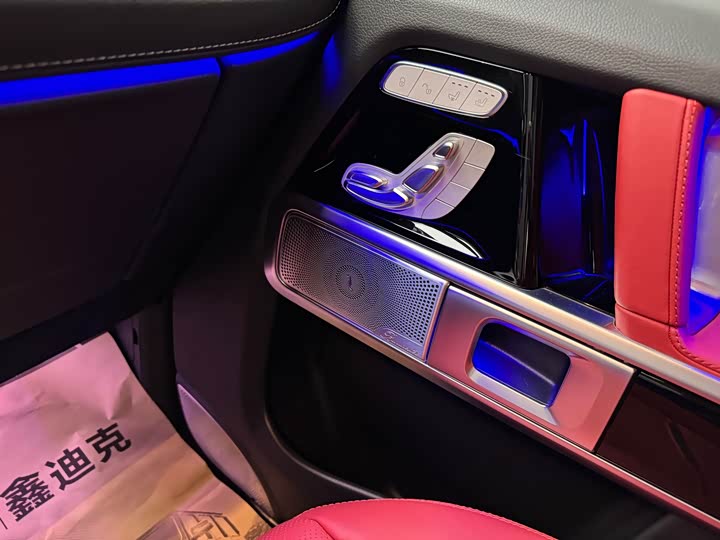 Фото 18 - Mercedes-Benz G-Class AMG