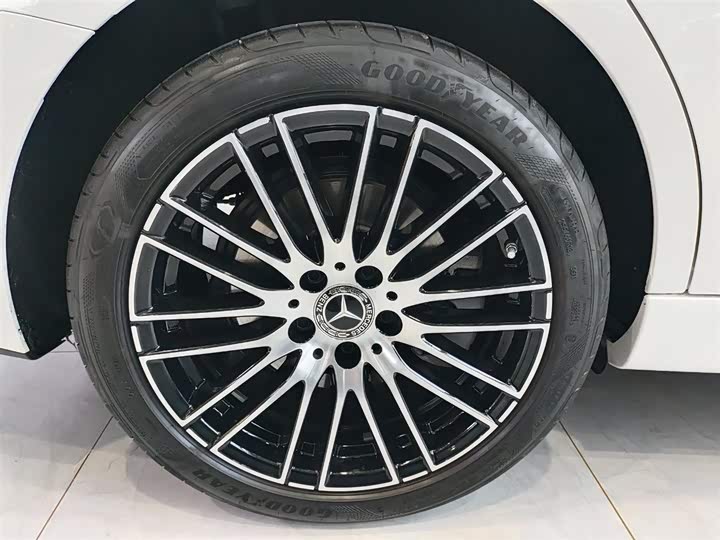 Фото 16 - Mercedes-Benz C-Class