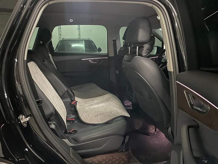 Фото 10 - Audi Q7