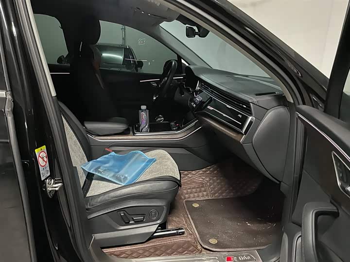 Фото 11 - Audi Q7