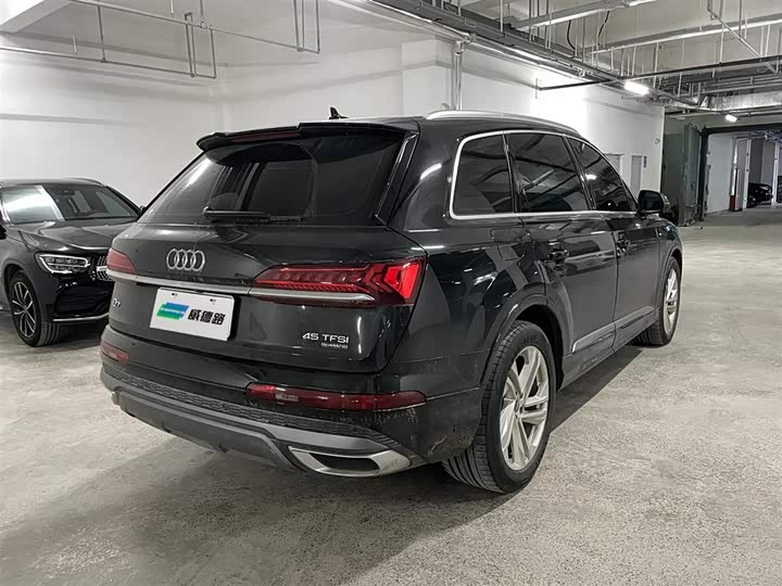 Фото 4 - Audi Q7