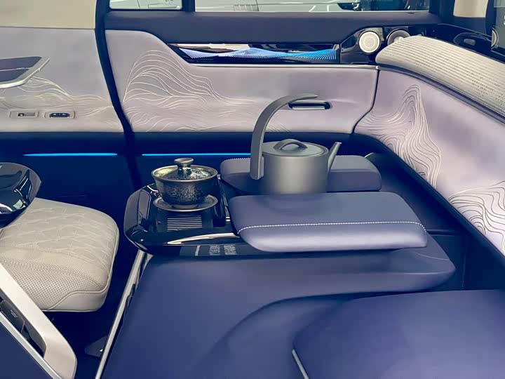 Фото 12 - Lincoln Navigator One