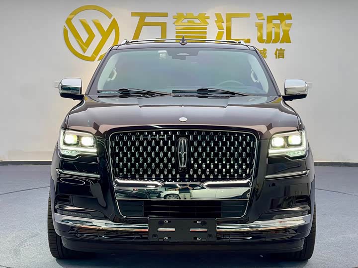 Фото 2 - Lincoln Navigator One