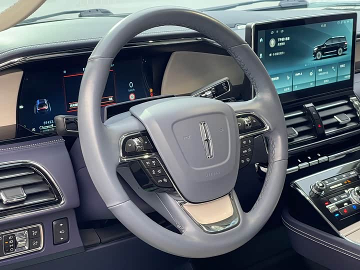 Фото 6 - Lincoln Navigator One