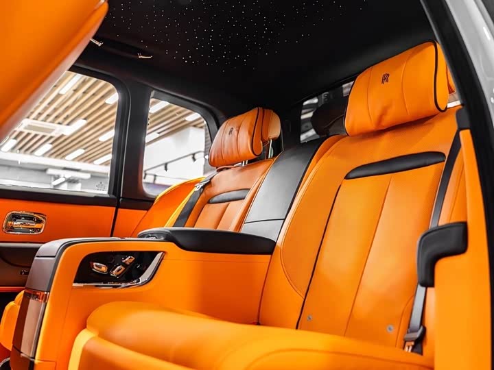 Фото 17 - Rolls-Royce Cullinan