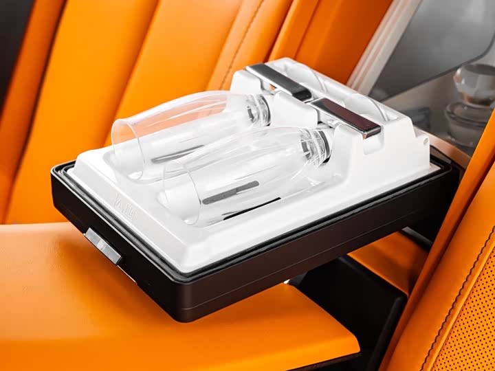 Фото 19 - Rolls-Royce Cullinan