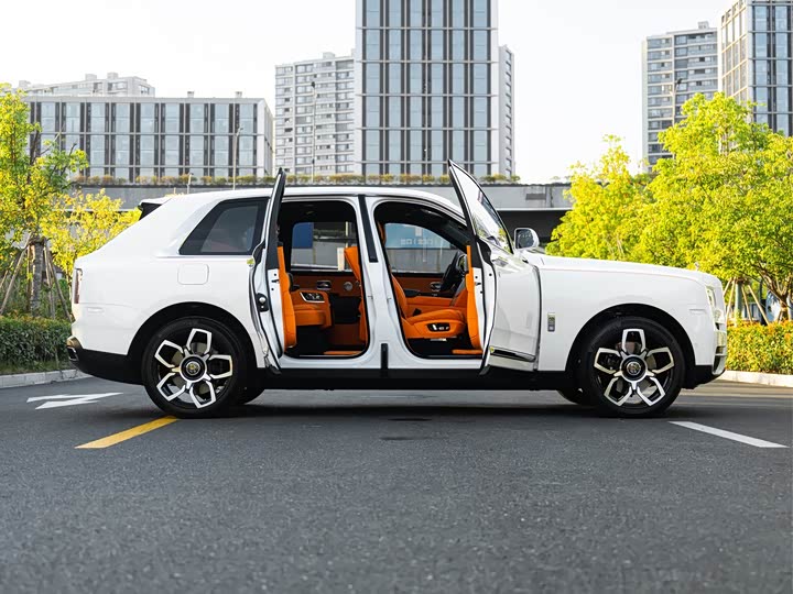 Фото 6 - Rolls-Royce Cullinan