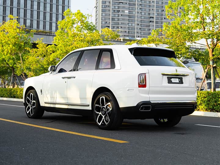 Фото 7 - Rolls-Royce Cullinan