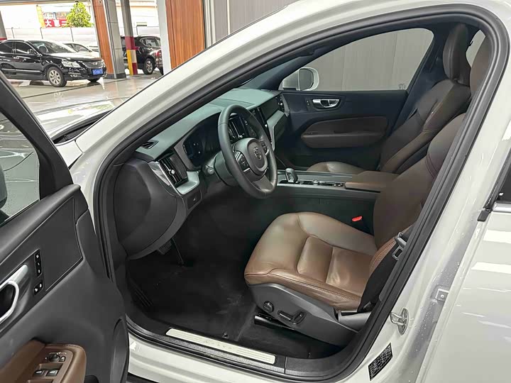 Фото 3 - Volvo XC60