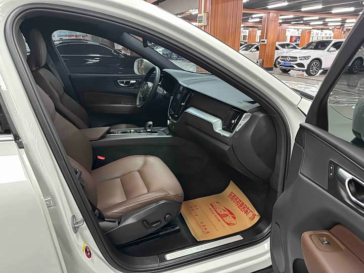 Фото 6 - Volvo XC60