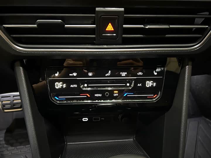 Фото 10 - Volkswagen Tiguan L Pro