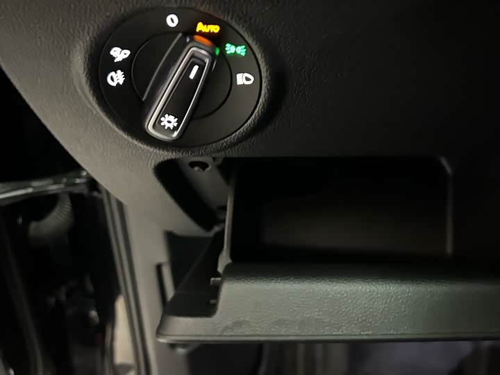 Фото 12 - Volkswagen Tiguan L Pro