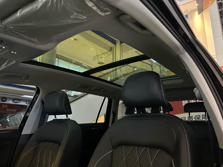 Фото 16 - Volkswagen Tiguan L Pro