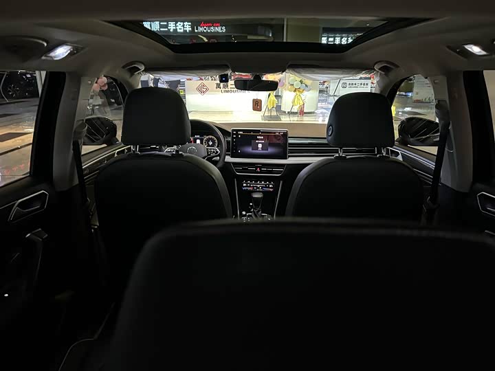 Фото 19 - Volkswagen Tiguan L Pro