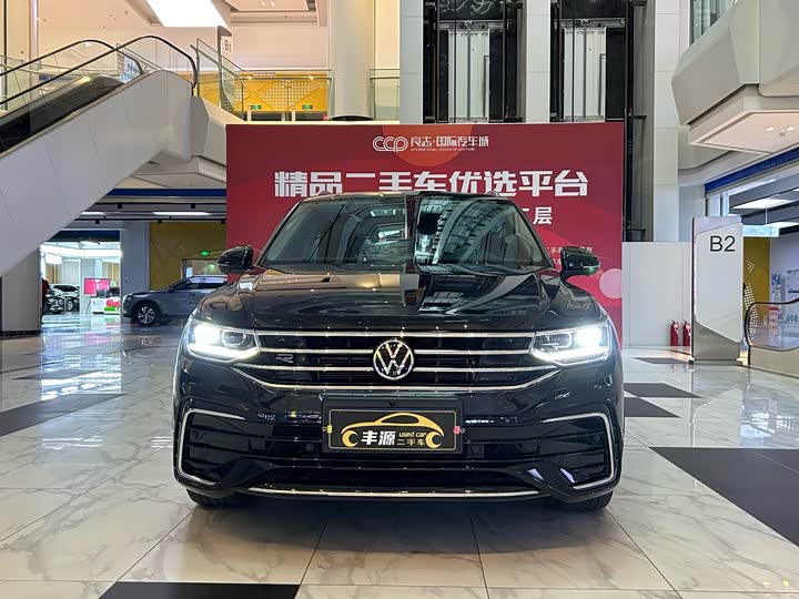 Фото 2 - Volkswagen Tiguan L Pro