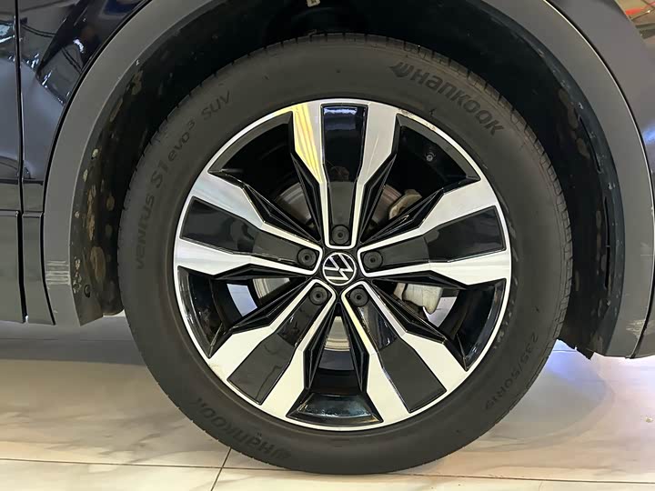 Фото 23 - Volkswagen Tiguan L Pro