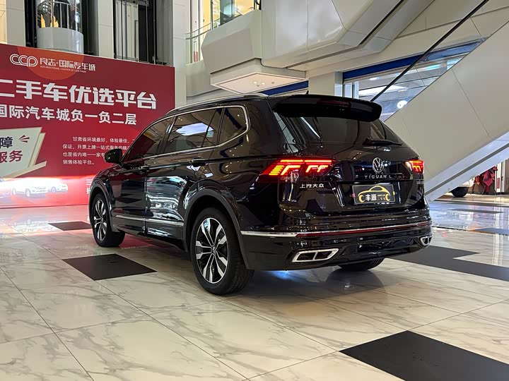 Фото 27 - Volkswagen Tiguan L Pro