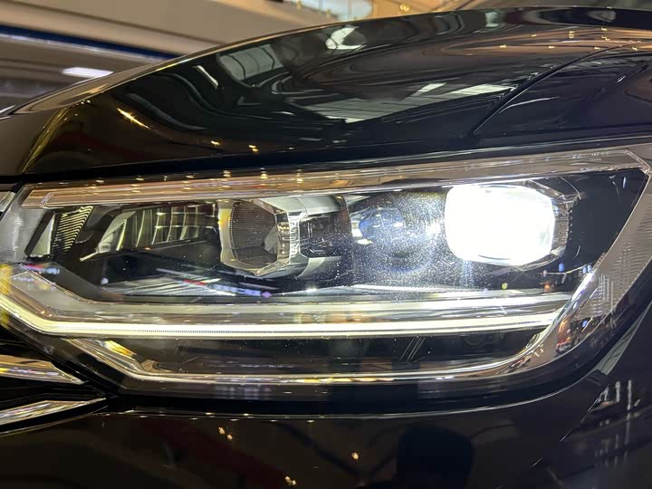 Фото 4 - Volkswagen Tiguan L Pro