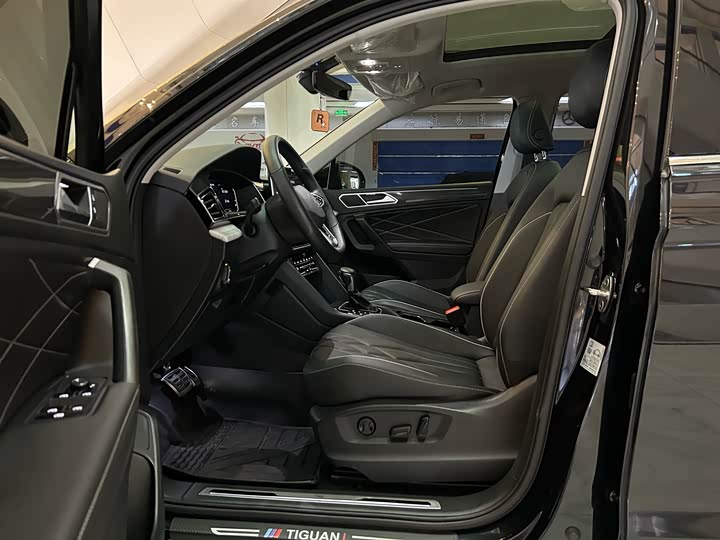 Фото 5 - Volkswagen Tiguan L Pro