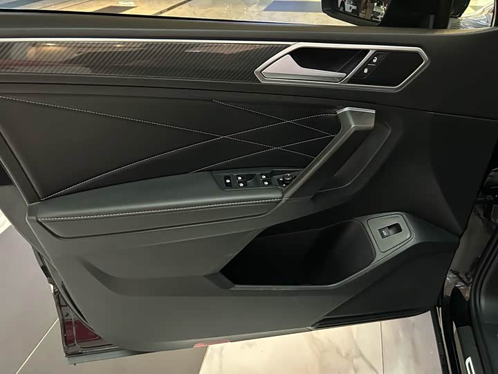 Фото 6 - Volkswagen Tiguan L Pro