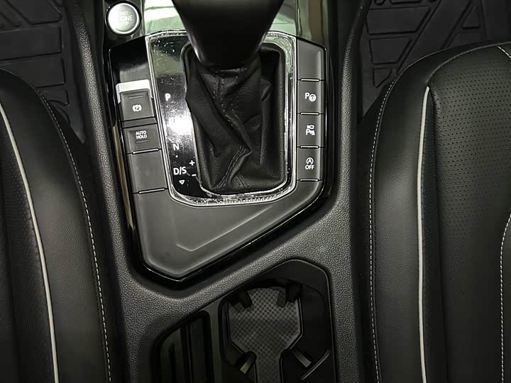 Фото 9 - Volkswagen Tiguan L Pro