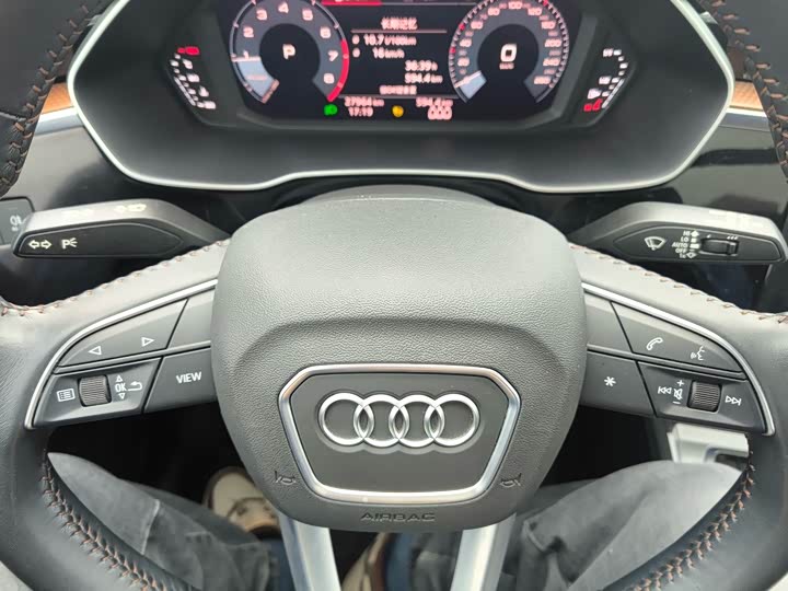 Фото 11 - Audi Q3