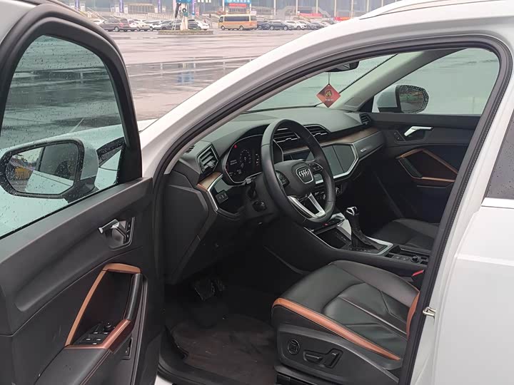 Фото 8 - Audi Q3