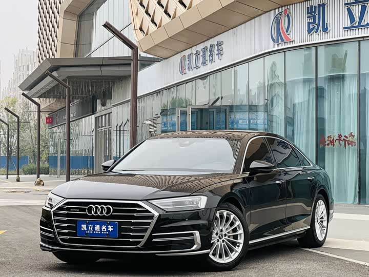 Фото 1 - Audi A8