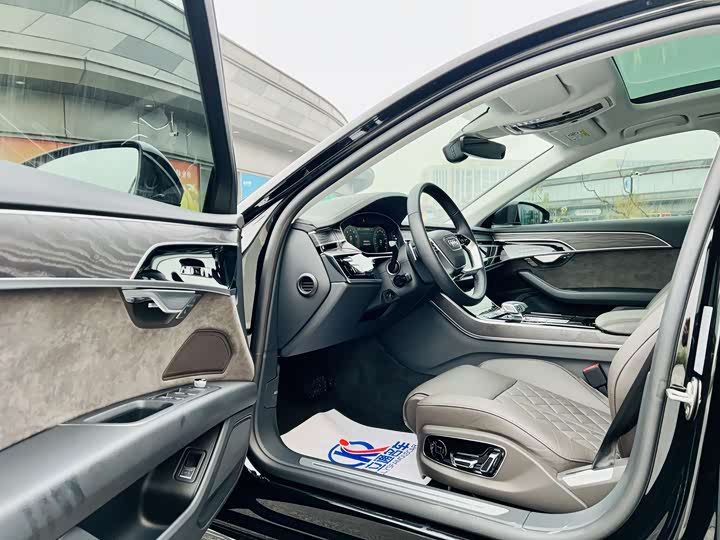 Фото 15 - Audi A8