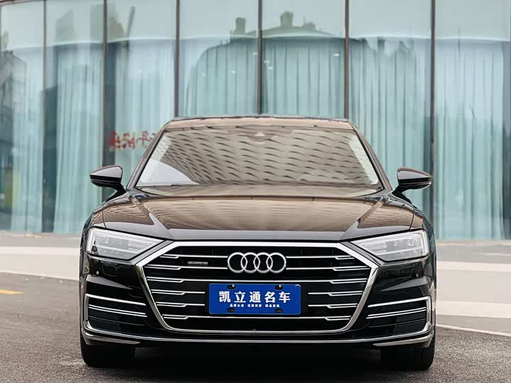 Фото 2 - Audi A8