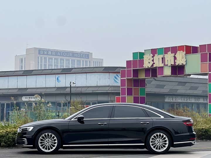 Фото 3 - Audi A8